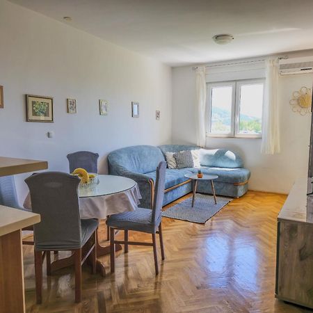 Apartment Cesarica Omiš Екстериор снимка