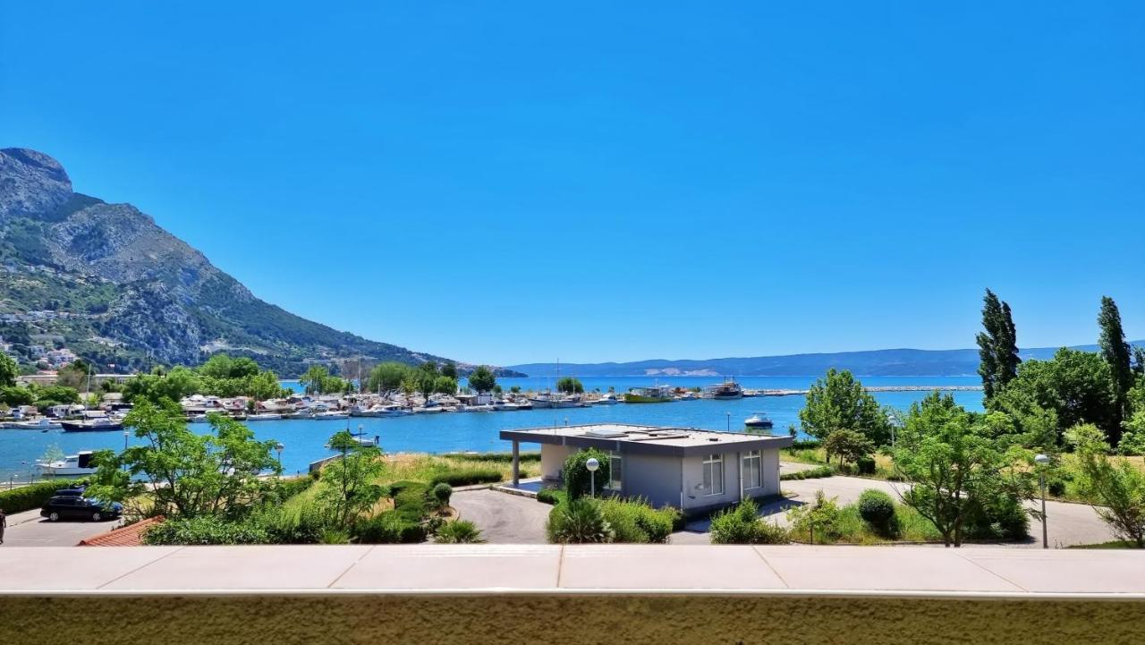 Apartment Cesarica Omiš Екстериор снимка