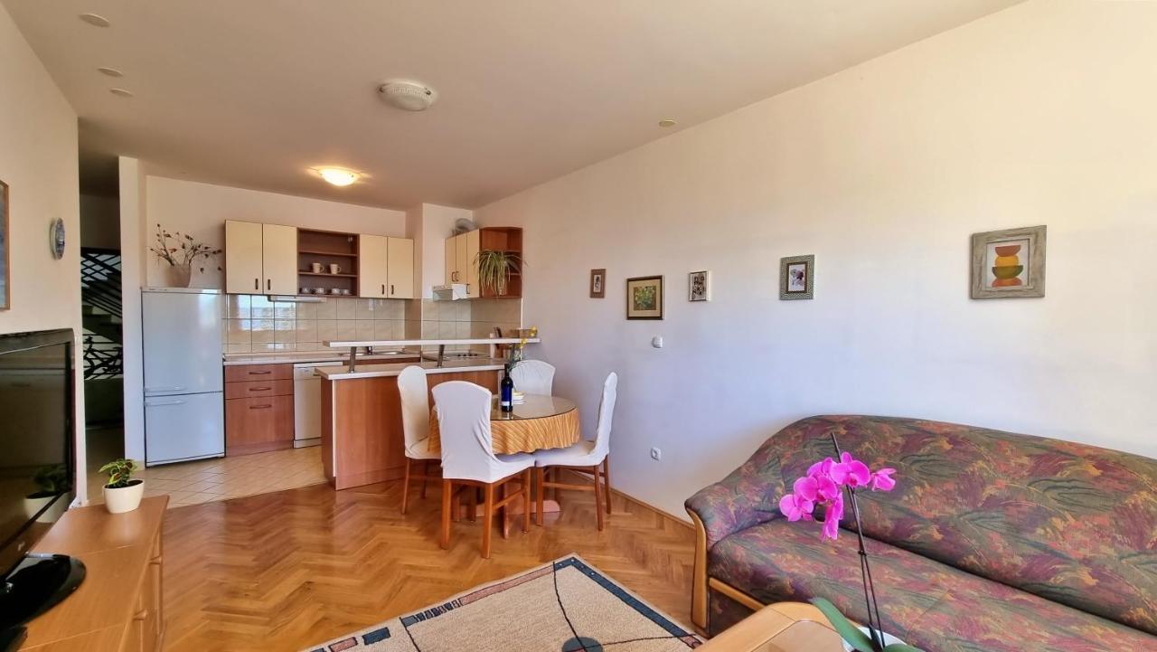 Apartment Cesarica Omiš Екстериор снимка