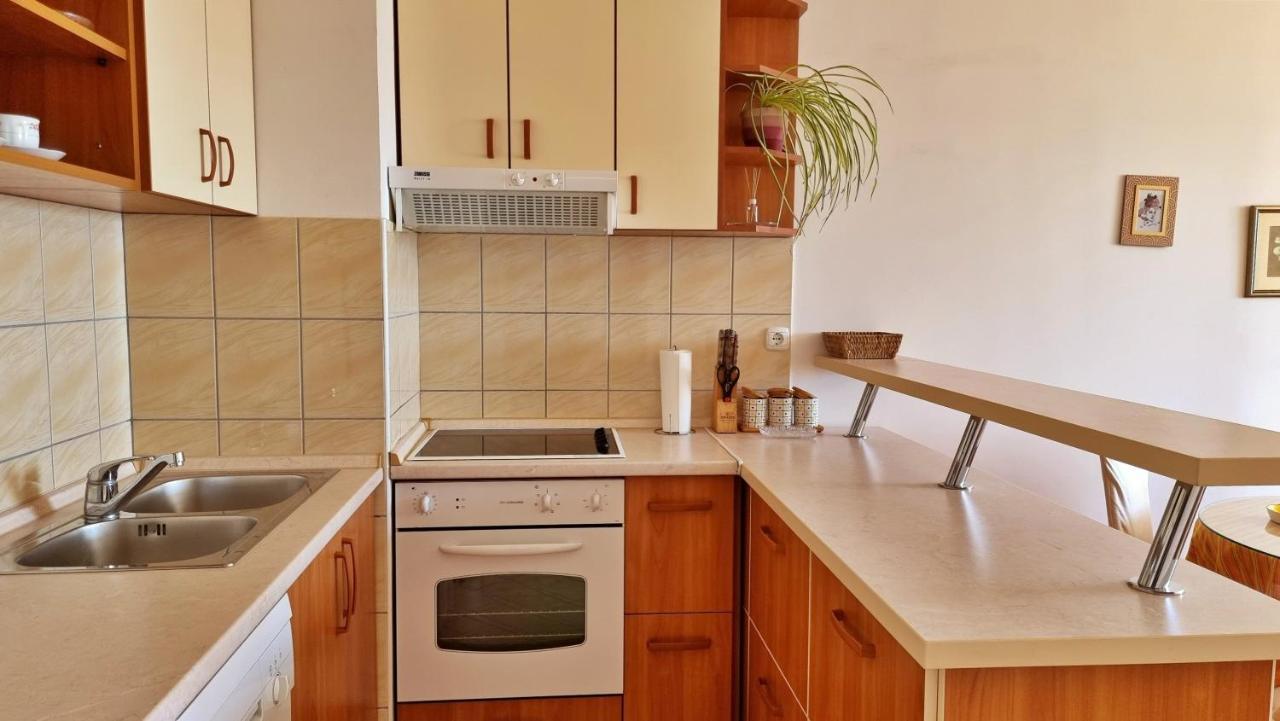Apartment Cesarica Omiš Екстериор снимка